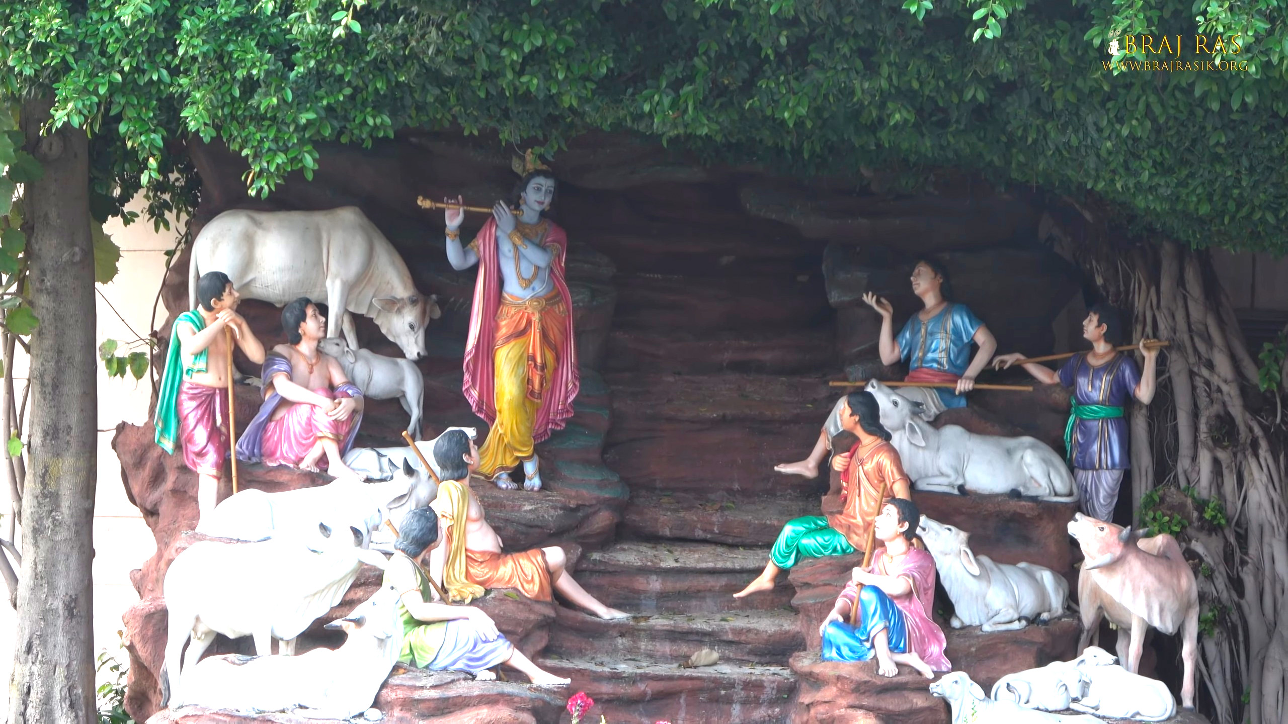 Idol of Krishna playing flute at Rangeeli Mahal