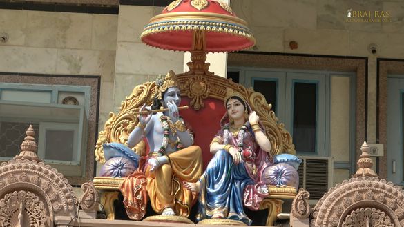 Shri Radha Krishna's idol at Rangeeli Mahal, Barsana