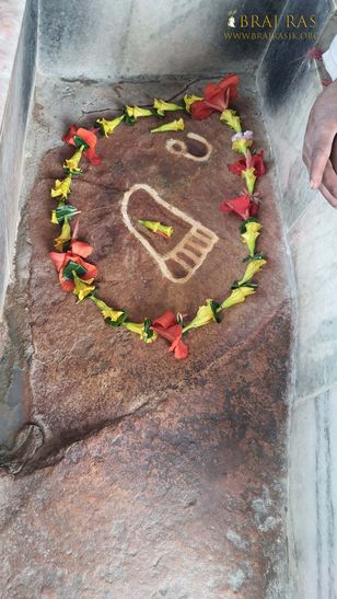 Close darshan of Shri Krishn's Footprints on Charan Pahadi, Nandgaon.