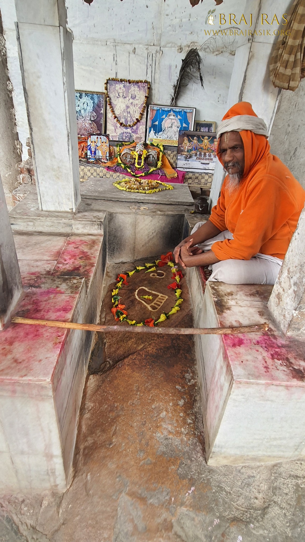 Darshan of Shri Krishn's Footprints on Charan Pahadi, Nandgaon.