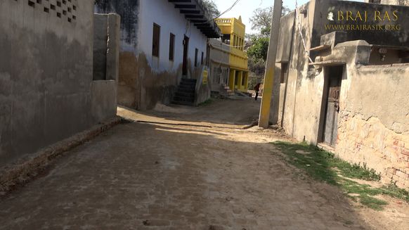 View of a Kunj lane beside Govind Kund, Govardhan.