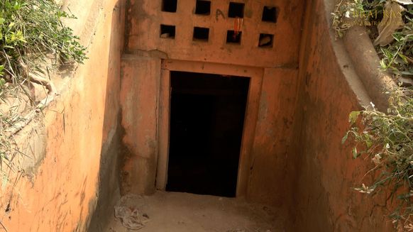Darshan of Raghav Pandit's Cave, Govardhan.