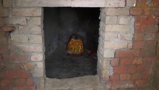 Close darshan of Raghav Pandit's Cave, Govardhan.