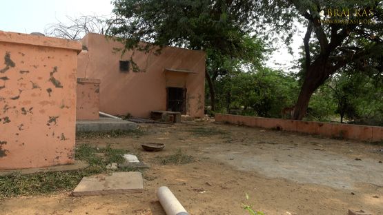 View of Raghav Pandit's Cave, Govardhan.