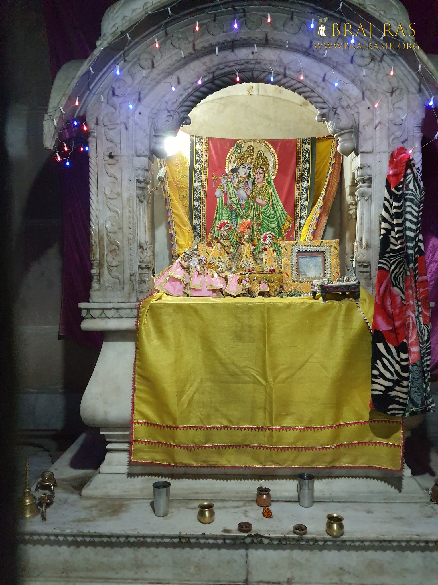 Distant darshan of the deities of Lalit Kunj, Vrindavan.