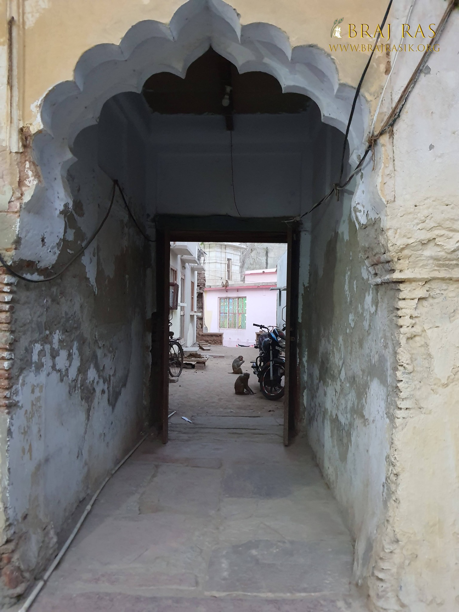Way to Lalit Kunj, Vrindavan.
