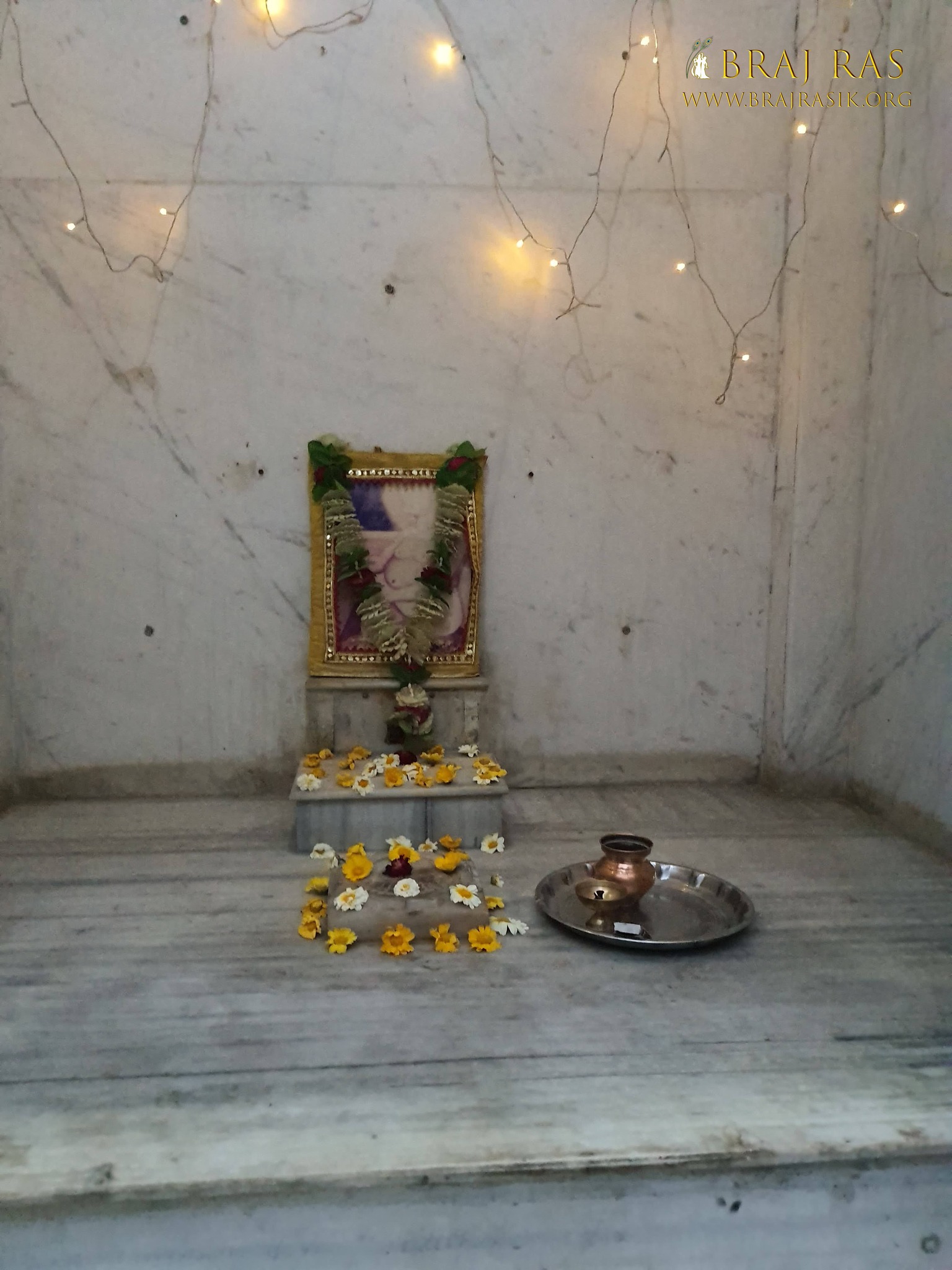 Distant darshan of Bhajan place of Shri Vanshi Ali Ji at Lalit Kunj, Vrindavan.
