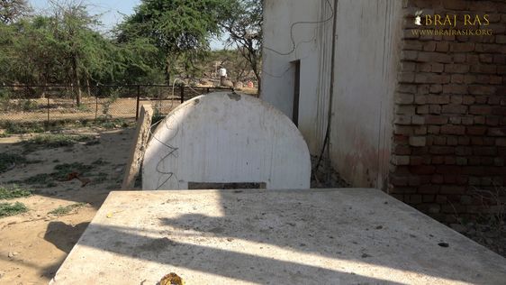 View of Shri Parmananddas Ji's Samadhi place located at Surbhi Kund, Govardhan.