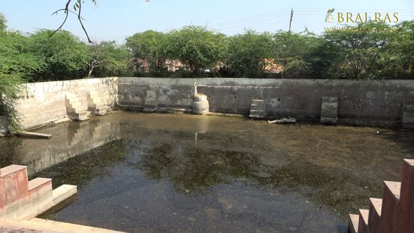किलोल कुण्ड, गोवर्धन के सुन्दर दर्शन ।