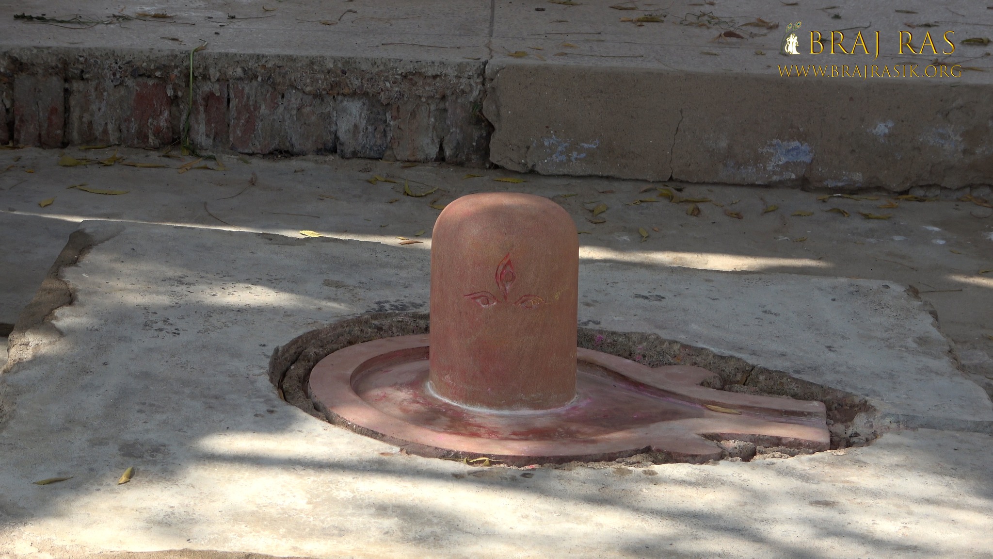 Close darshan of Shiva Linga at Kilol Kund, Govardhan.
