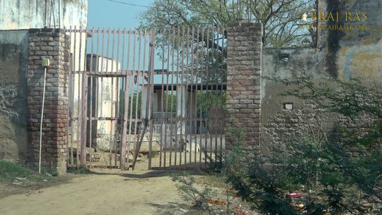 Entrance of Kilol Kund, Govardhan.