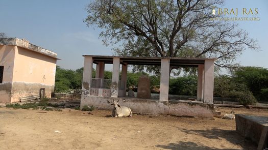 Surrounding view of Kilol Kund, Govardhan.