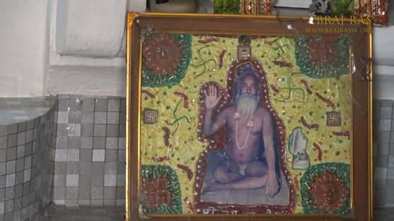 A photo of a saint inside Shri Bhatraund Bihari Temple, Vrindavan.