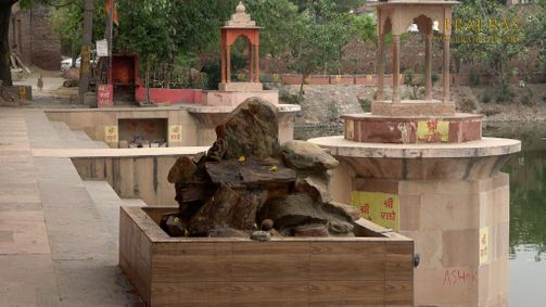 Darshan of Lord Govardhan at Bahulavan Kund.