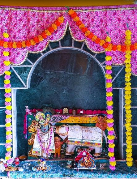 Darshan of Bahula Bihari Ji along with Bahula cow and the tiger at Bahulavan Kund.