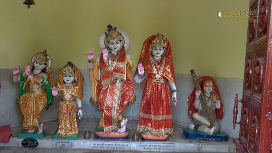 Darshan of Shri Radha Krishna along with Surdas Ji at Soor Kuti, Runkata.