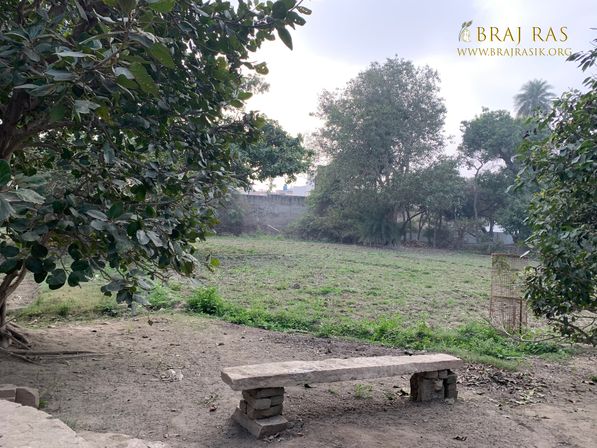 A nice view of a bench inside Shri Lalita Bagh, Vrindavan.