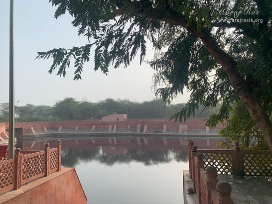 A nice and wonderful view of Gulal Kund in Gantholi, Govardhan.