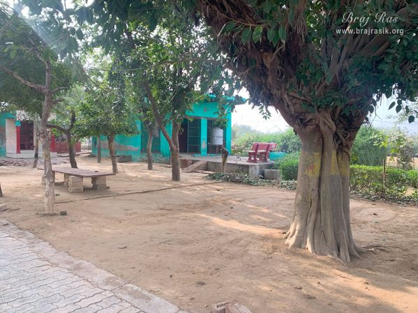 View of temple surroundings at Gulal Kund in Gantholi, Govardhan.