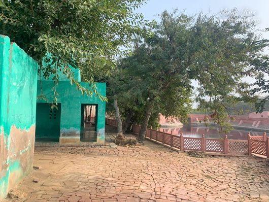 Beautiful view of the parikrama path at Gulal Kund in Gantholi, Govardhan.