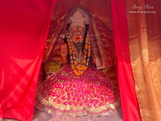 Darshan of Goddess Durga at Gulal Kund in Gantholi, Govardhan.