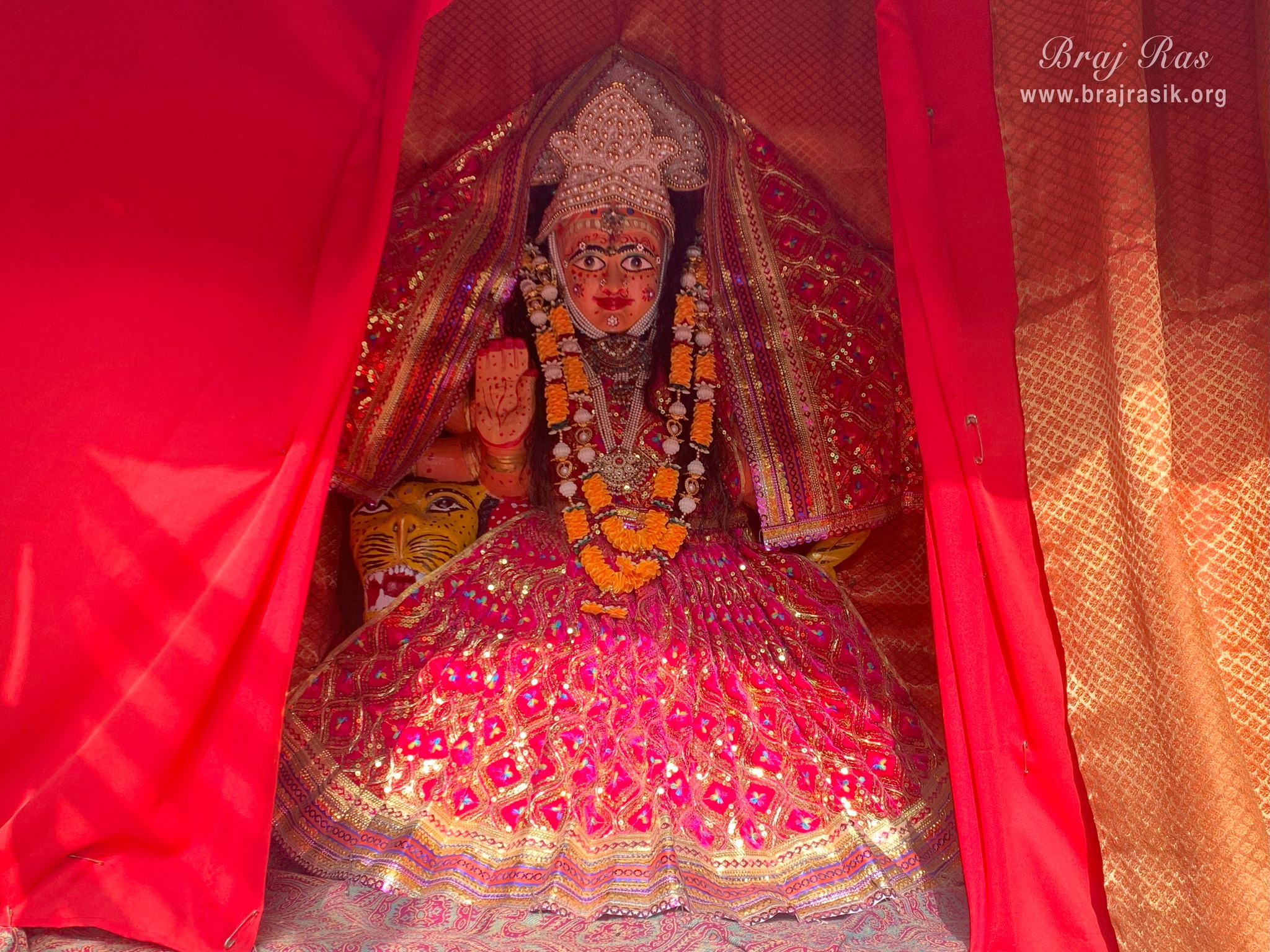 Darshan of Goddess Durga at Gulal Kund in Gantholi, Govardhan.