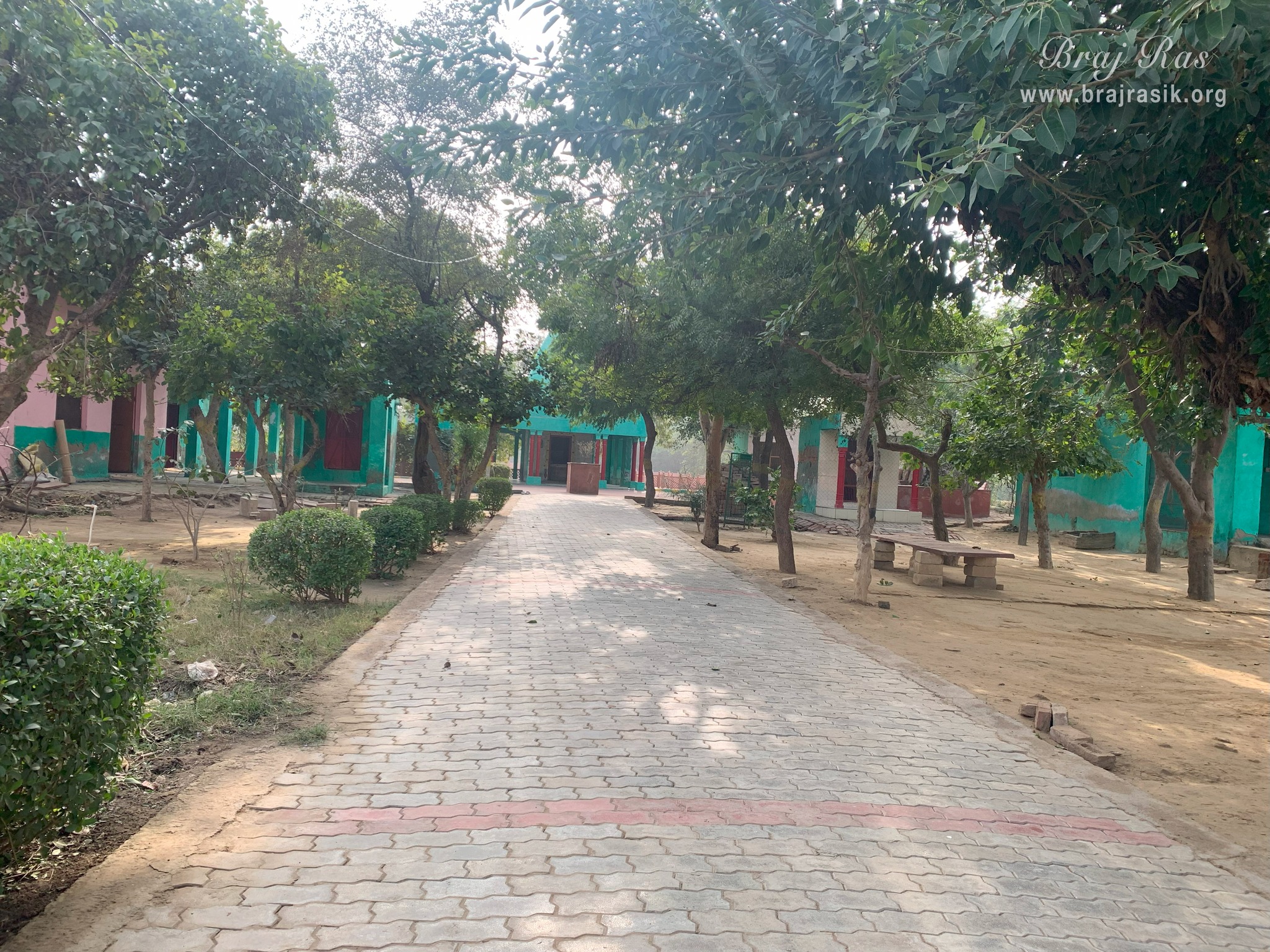 View of the temple area surrounding Gulal Kund in Gantholi, Govardhan.