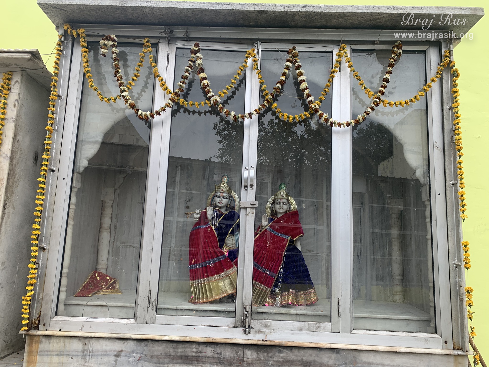 Darshan of Shri Radha Krishna in Garud Govind Temple near Vrindavan.