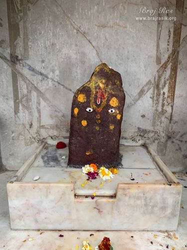 Darshan of Lord Giriraj Govardhan at Garud Govind Temple near Vrindavan.