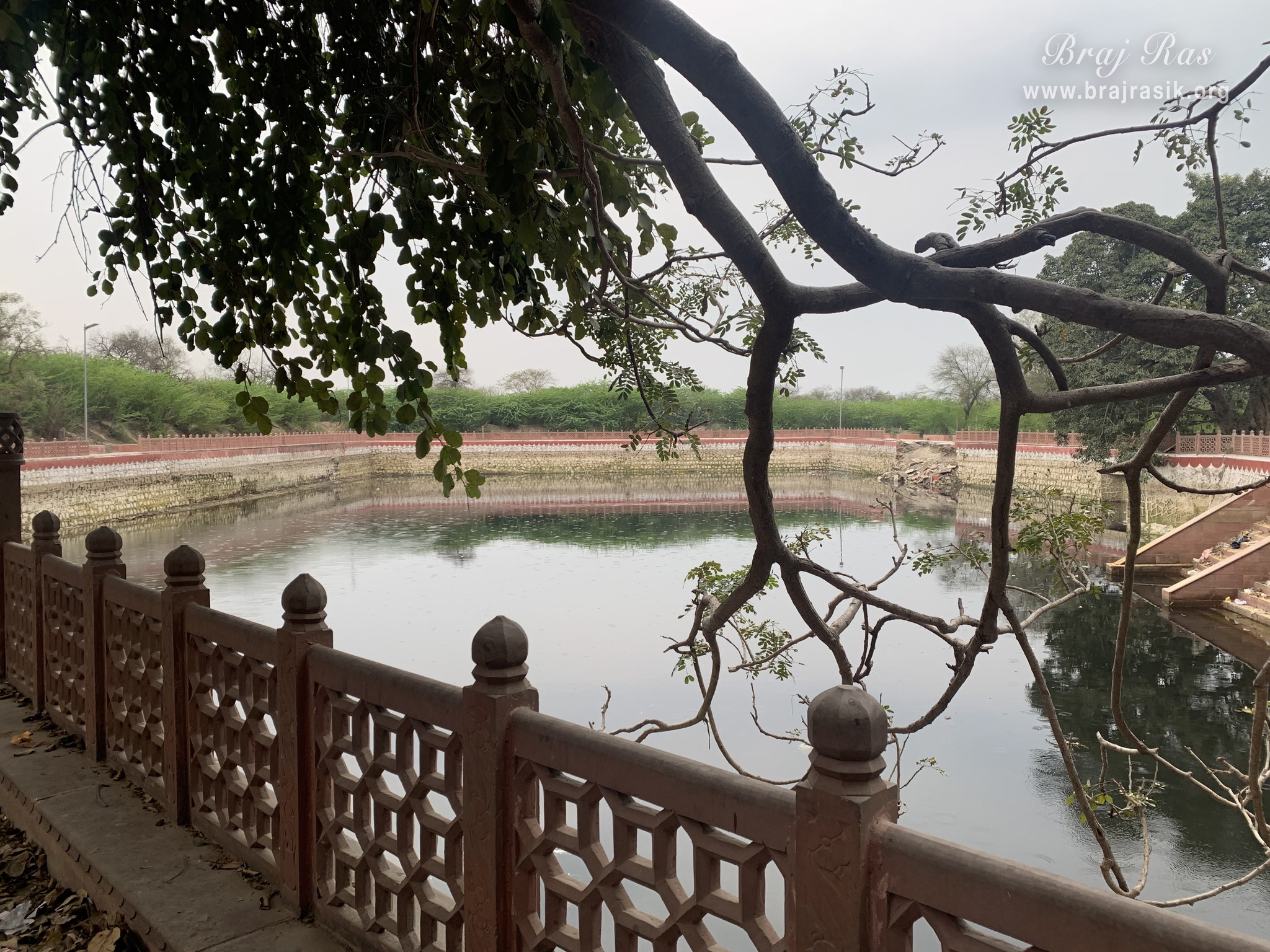 A good view of Garud Govind Kund