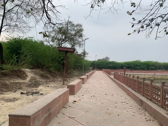 A nice glimpse of the parikrama path of Garud Govind Kund beside Garud Govind Temple near Vrindavan.
