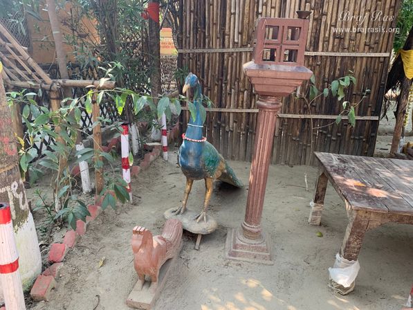 View of a peacock statue inside Nikunj Van at Shri Anandam Dham, Vrindavan.