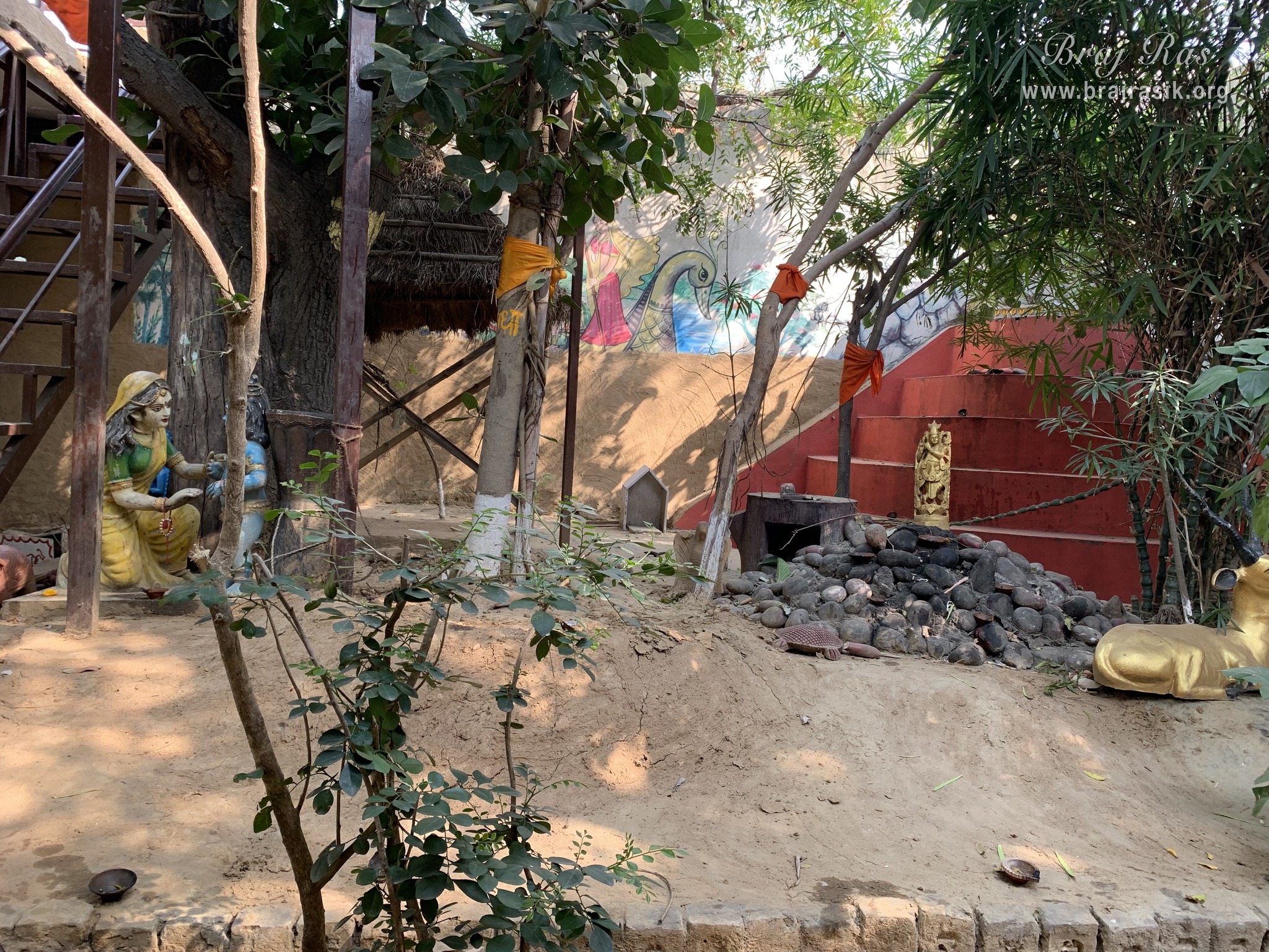 A glimpse of Damodar Leela inside NIkunj Van at Shri Anandam Dham, Vrindavan.