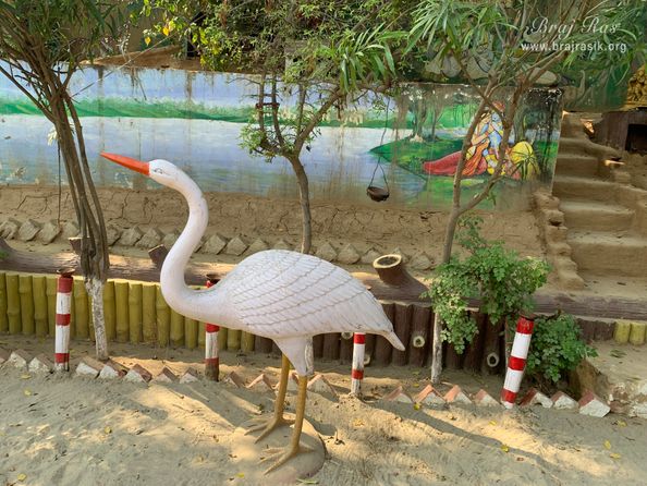 A statue of a swan inside Nikunj Van at Shri Anandam Dham, Vrindavan.
