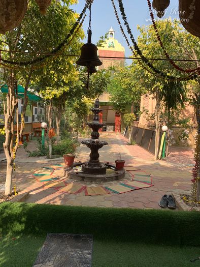 A nice view of a fountain inside Nikunj Van at Shri Anandam Dham, Vrindavan.