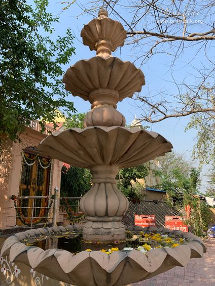 A close view of a fountain inside Nikunj Van at Shri Anandam Dham, Vrindavan.