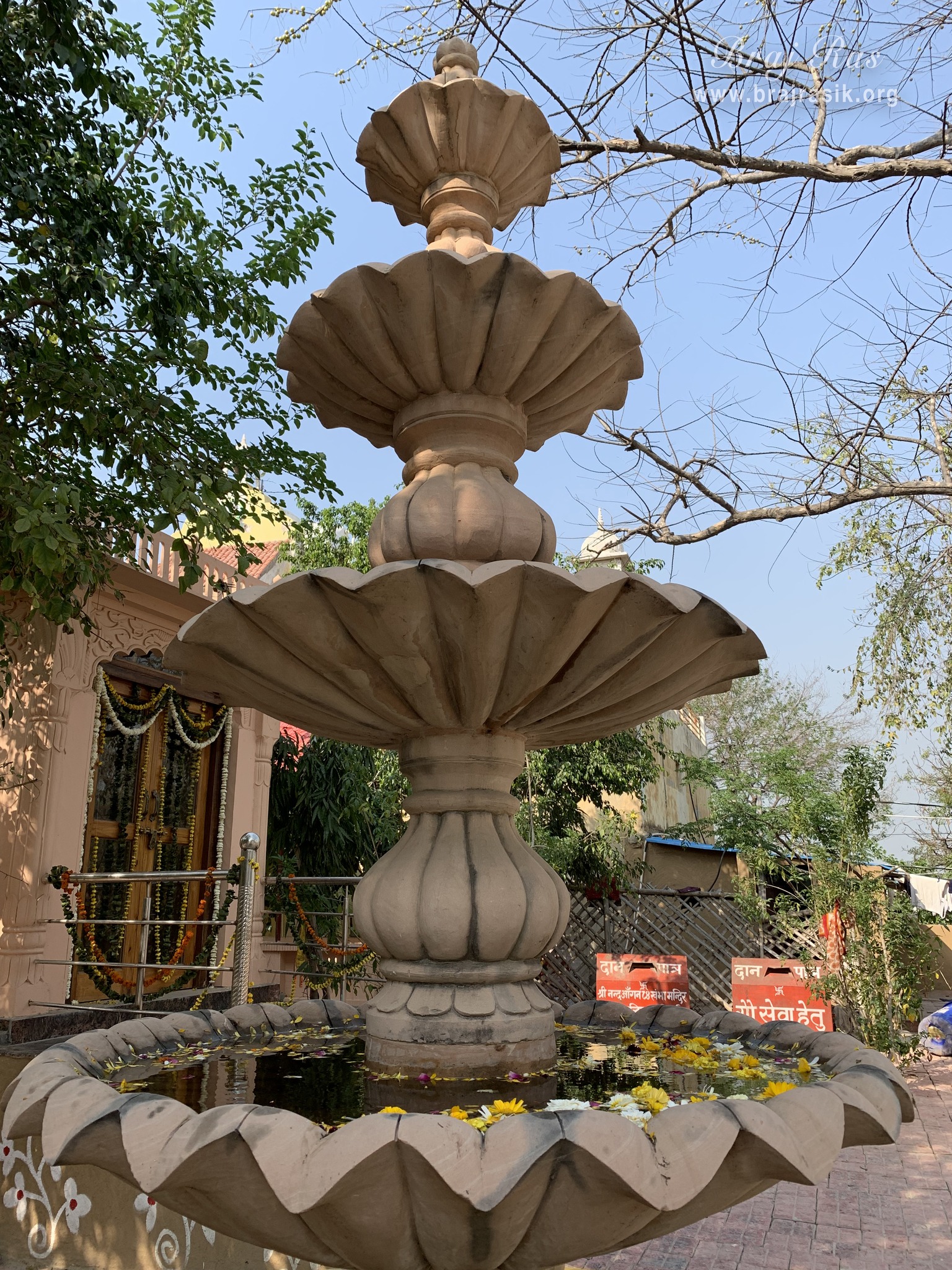 A close view of a fountain inside Nikunj Van at Shri Anandam Dham, Vrindavan.