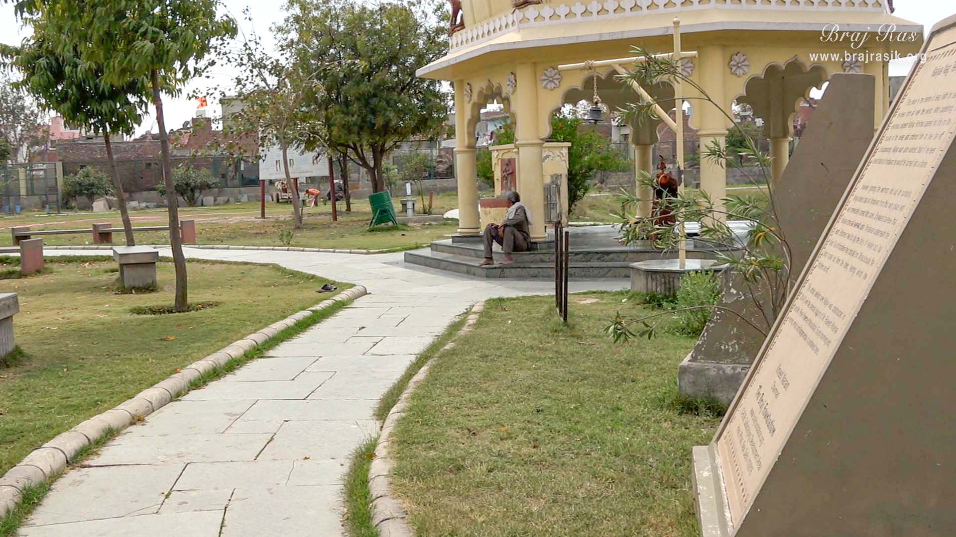 जैंत में स्थित जय कुंड के निकट में कालिया नाग मंदिर का दृश्य।
