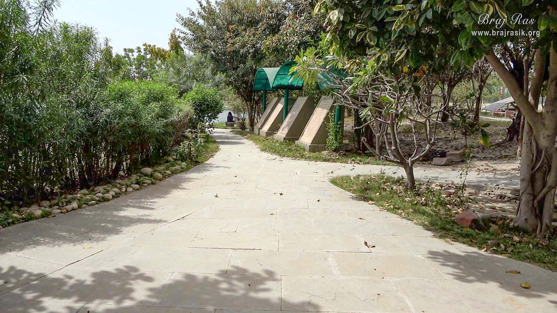 जैंत में स्थित जय कुंड तक जाने वाला एक सुन्दर पथ।