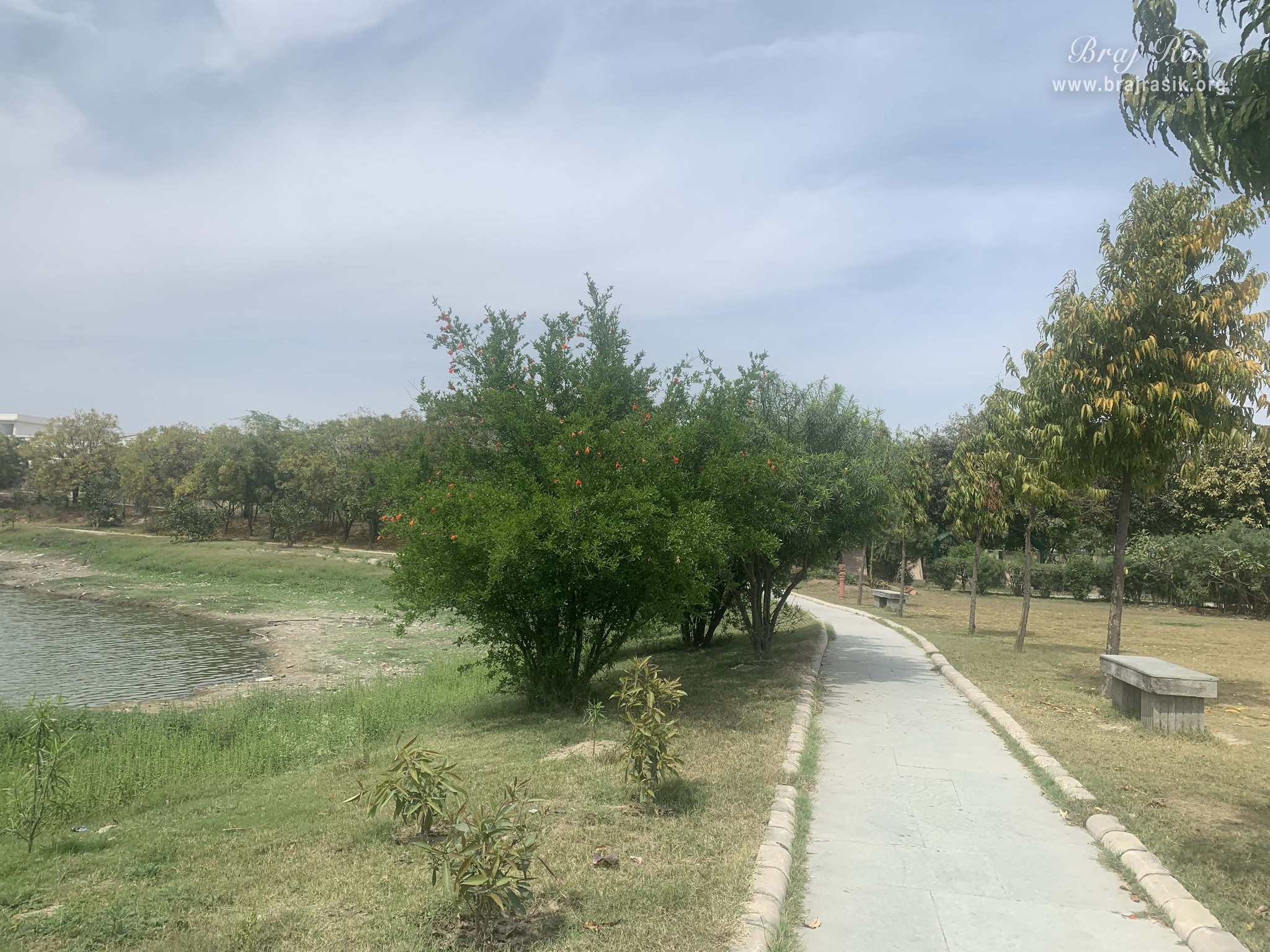 A clear view of the parikrama path of Jay Kund in Jaint.