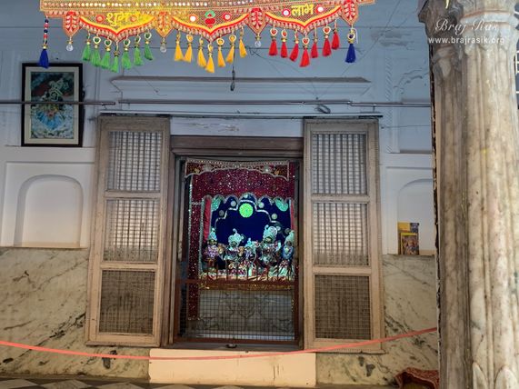 Distant darshan of Shri Radha Gokulanand along with other deities in Shri Radha Gokulanand Temple, Vrindavan.