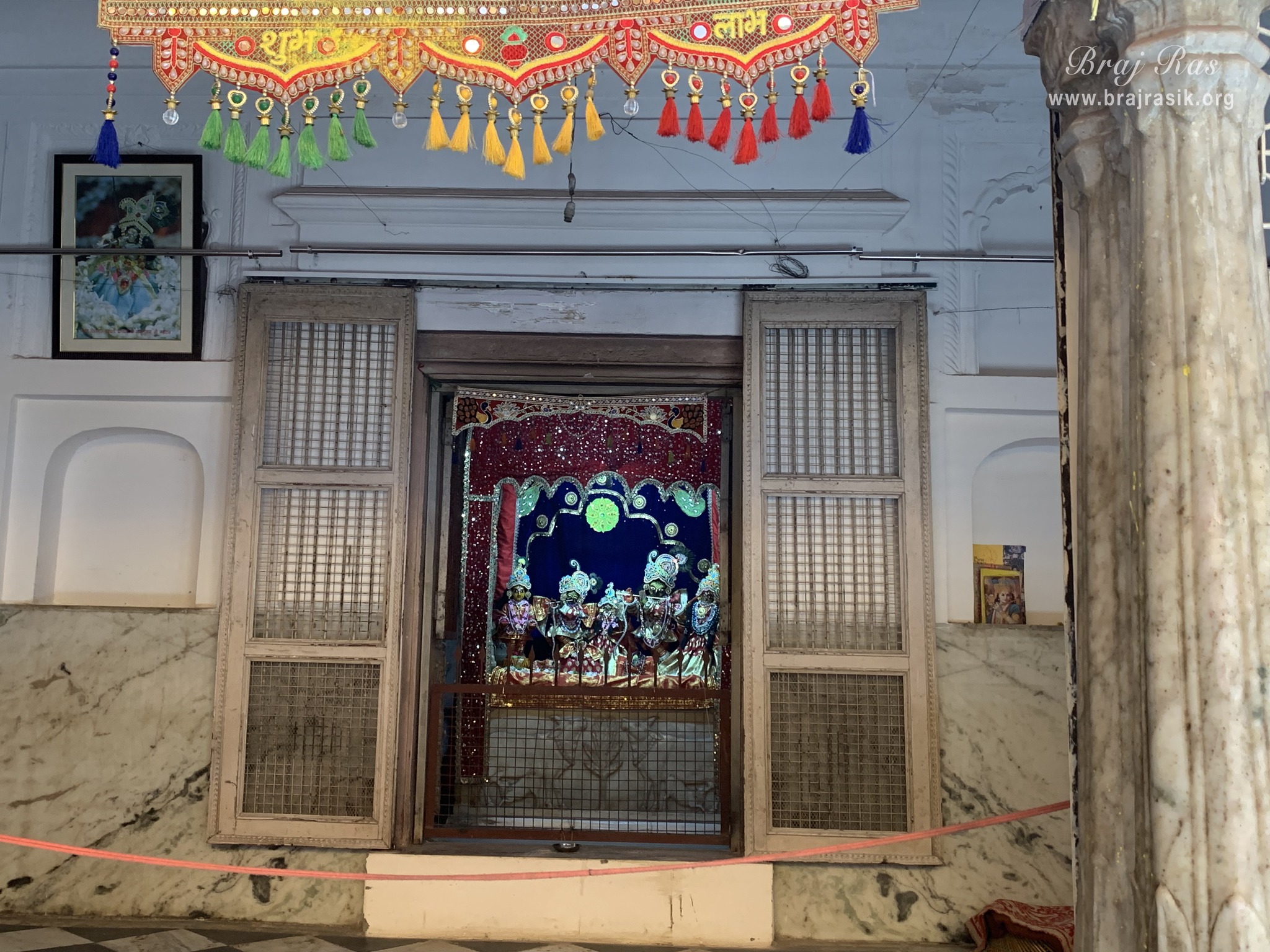 Distant darshan of Shri Radha Gokulanand along with other deities in Shri Radha Gokulanand Temple, Vrindavan.