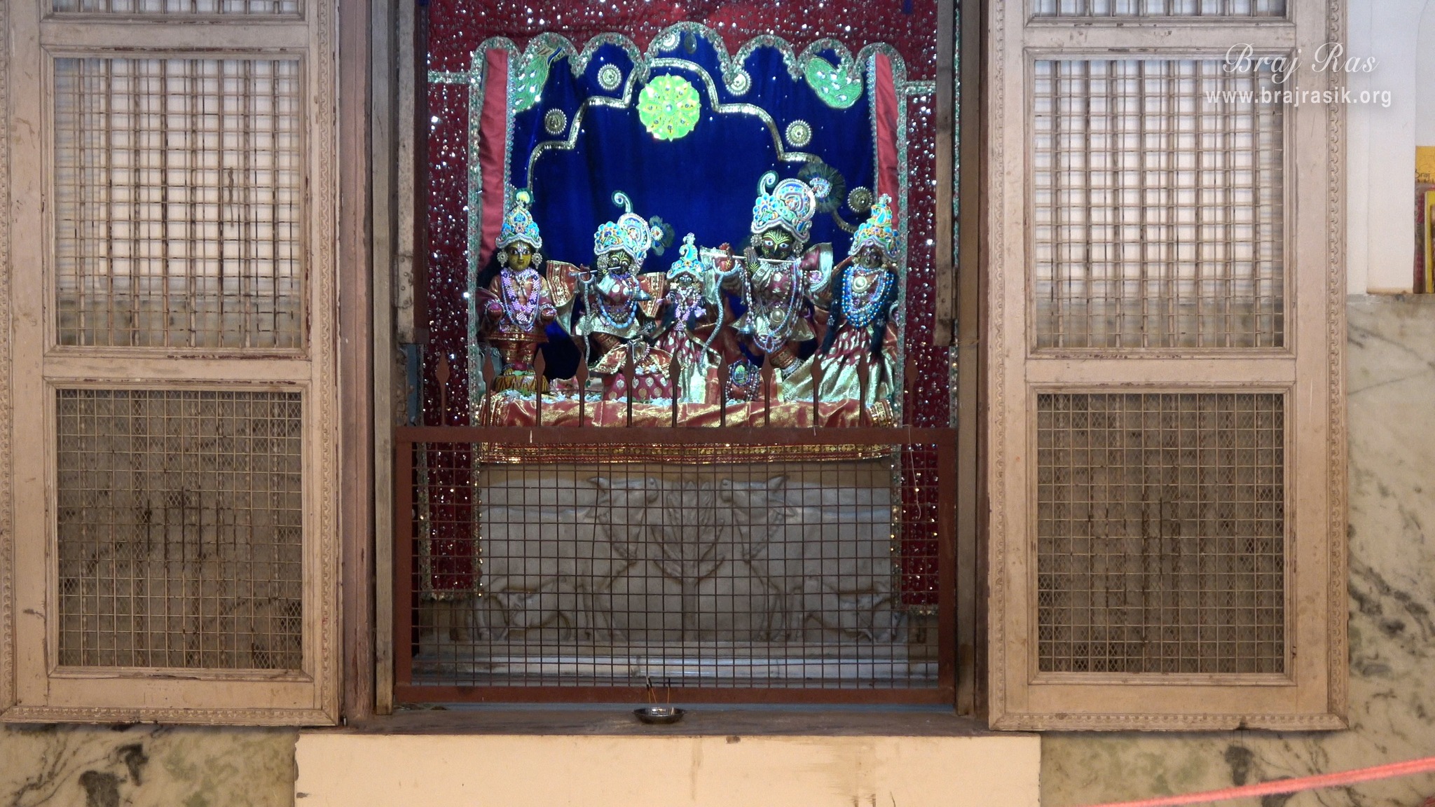 Darshan of Shri Radha Gokulanand along with other deities in Shri Radha Gokulanand Temple, Vrindavan.
