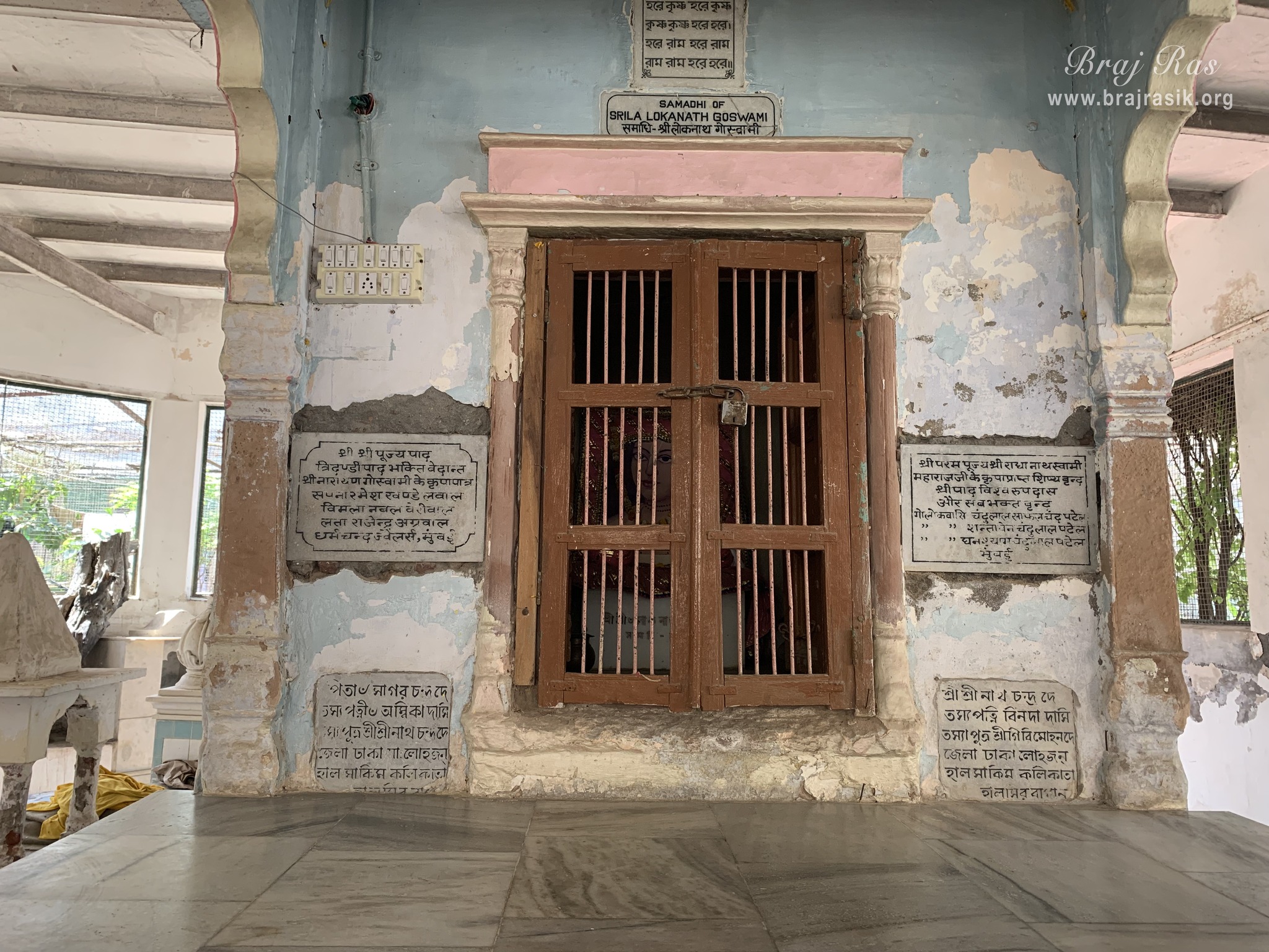Darshan of Samadhi place of Shri Loknath Goswami in Shri Radha Gokulanand Temple, Vrindavan.