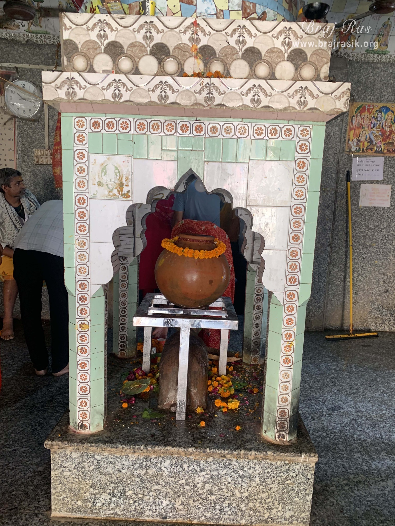 A nice darshan of Nandi in Shri Chakreshwar Mahadev Temple, Govardhan.