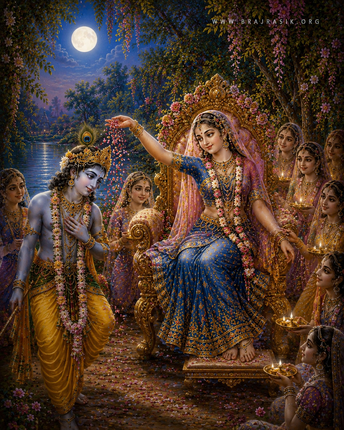 पूर्णचंद्र (पूर्णिमा) के नीचे एक स्वर्ण सिंहासन पर महारानी की भांति विराजमान, श्री राधा रानी सामने अत्यंत गहरी भक्ति भाव में खड़े श्री कृष्ण पर पुष्प वर्षा कर रही हैं, जबकि आसपास खड़ी सखियाँ प्रज्वलित दीप थामे हुए हैं।