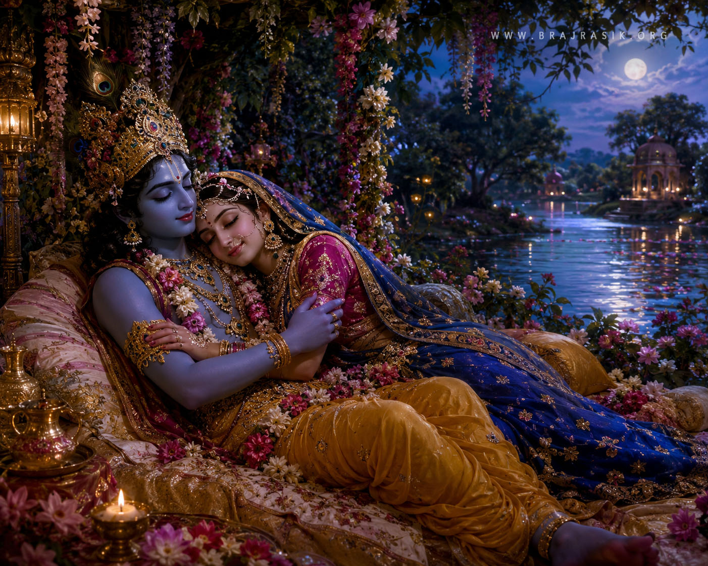 श्री कृष्ण और श्री राधा रानी एक भव्य सोफे (पलंग) पर एक साथ शालीनता से विराजमान हैं, और चांदनी से सराबोर यमुना नदी के तट पर एक-दूसरे को बड़े ही कोमल और अंतरंग आलिंगन में थामे हुए हैं।